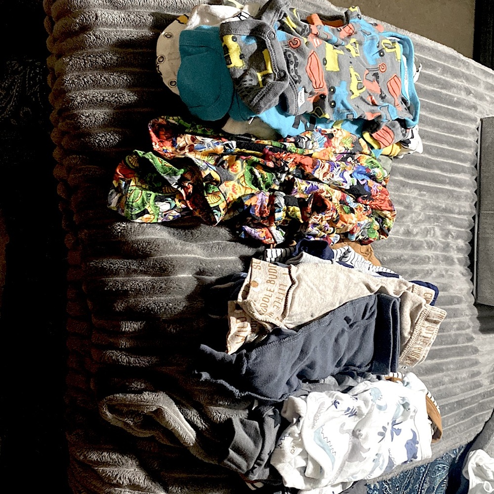 Baby clothes new born he never wear them I want $40 for all of them